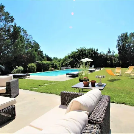Дом отдыха Sprawling Holiday Home In Marsciano With Private Pool Маршано